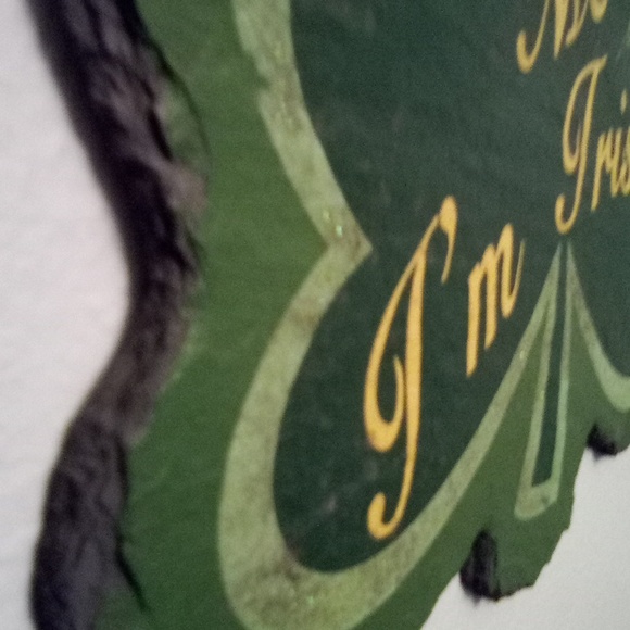 Shamrock Shaped Slate / Chiselled Hand Painted Sign - Picture 8 of 12